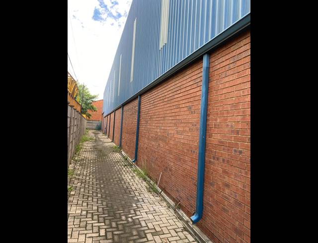 1,500M² FACTORY TO LET IN OOS EINDE